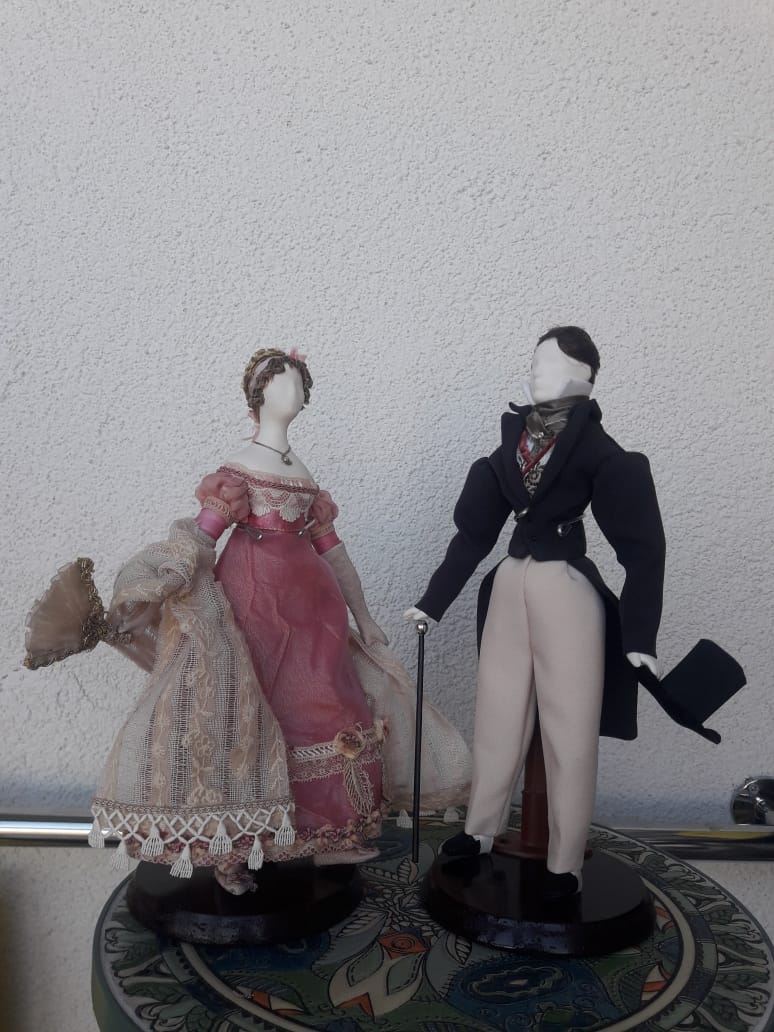 Куклы, изображающие Грибоедова и Нину Чавчавадзе