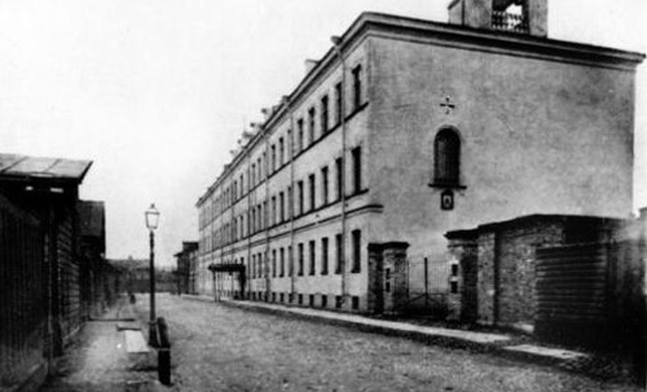 Необычная история обычного здания 12+