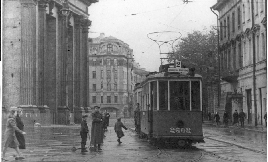 С 21 сентября по 13 октября: тактильная выставка «История петербургского трамвая». По предварительной записи